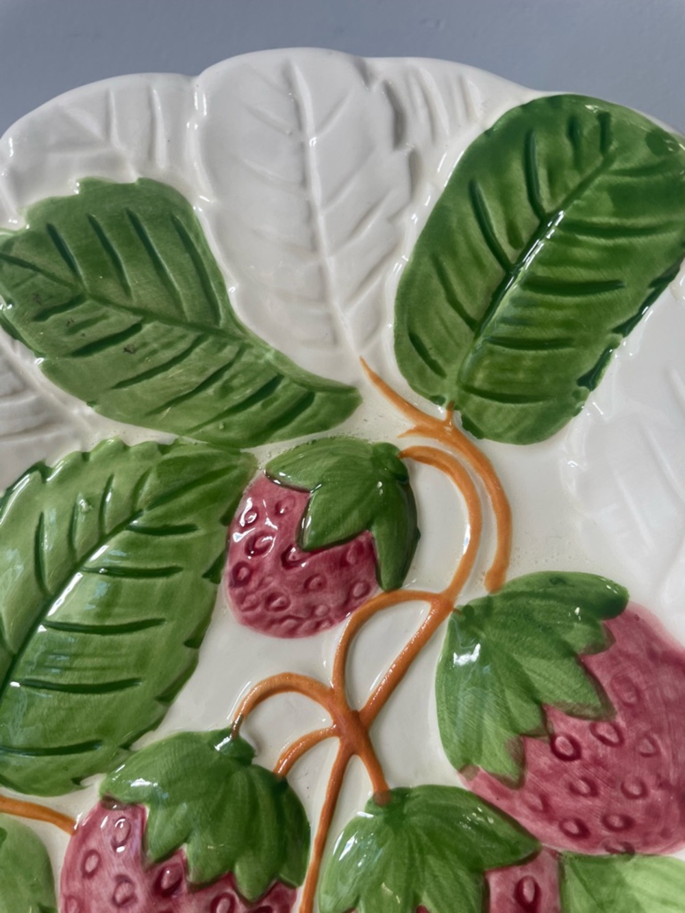 Vintage Hand-Painted Strawberry Ceramic Decorative Plate ๐ - Picture 5 of 11